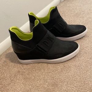 Wedge sneaker